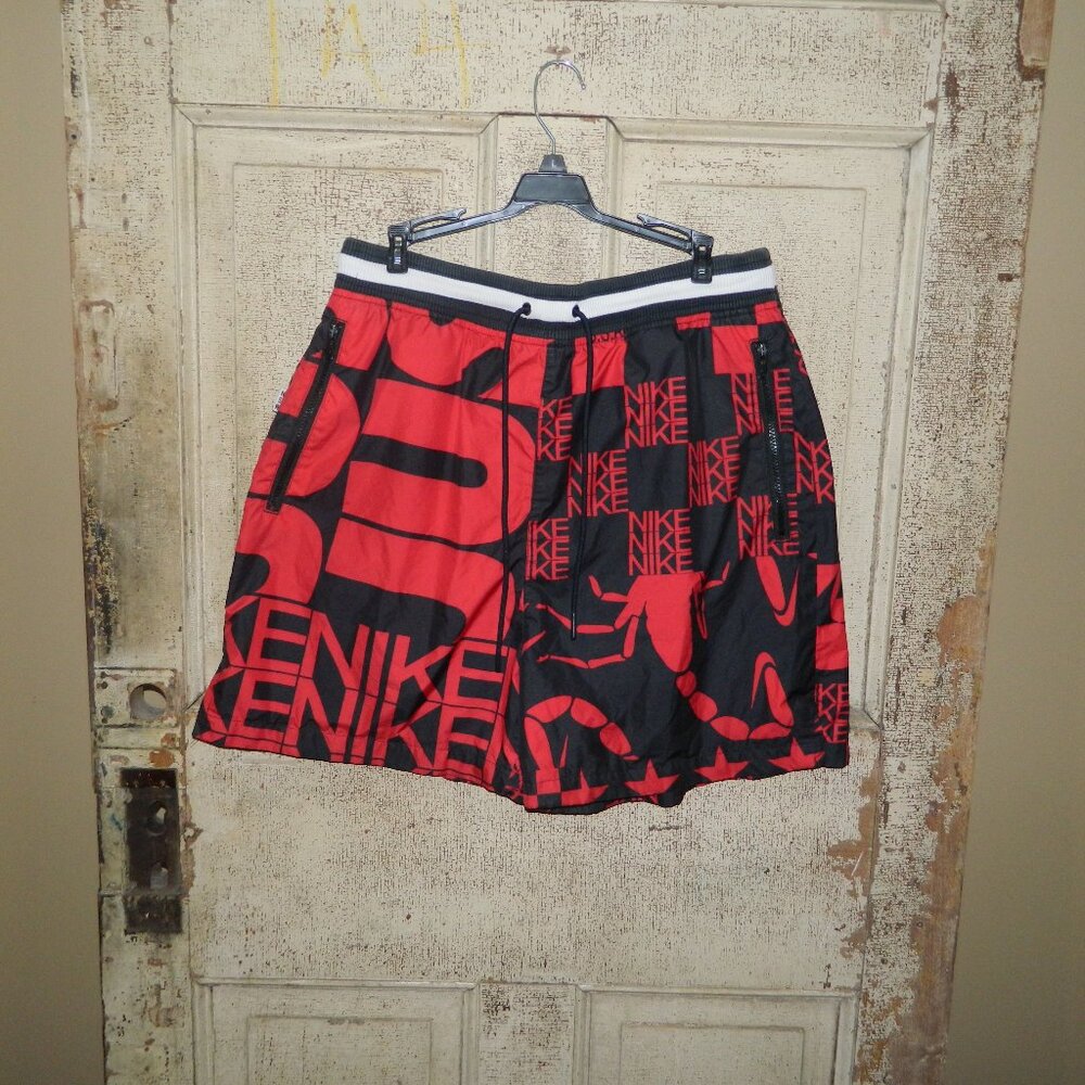 RARE Nike Sportswear NSW Printed Scorpion Shorts Size L (Y-17)